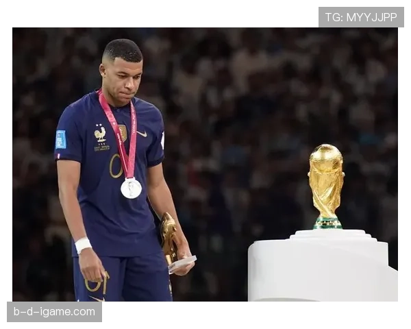 姆巴佩带不动巴黎！皇马进球，他却在球场上“散步”？反差打法暴露大巴黎球星群真正实力不足！